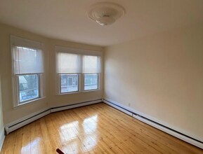1423 Cambridge St, Unit 2 in Cambridge, MA - Foto de edificio - Building Photo