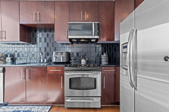 201 N Elm St in Greensboro, NC - Building Photo - Building Photo