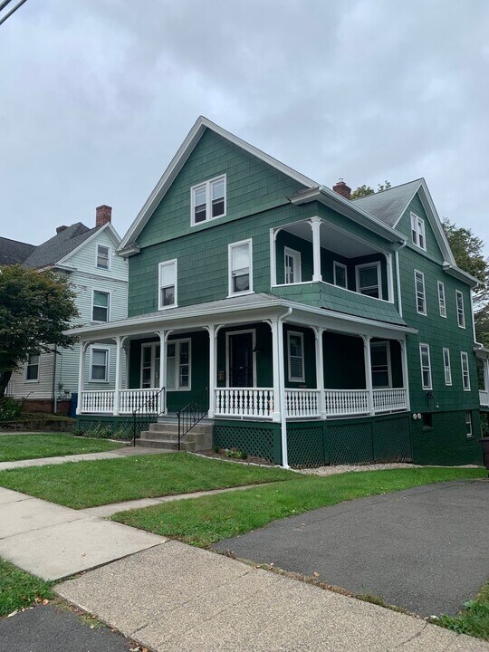 131 Lincoln St in New Britain, CT - Building Photo