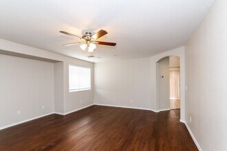 6015 Ambleshire Ave in Las Vegas, NV - Building Photo - Building Photo