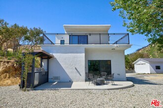 24641 Piuma Rd in Malibu, CA - Building Photo - Building Photo