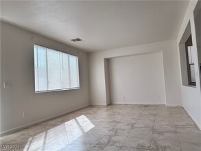 8513 Titania Ct in Las Vegas, NV - Building Photo - Building Photo