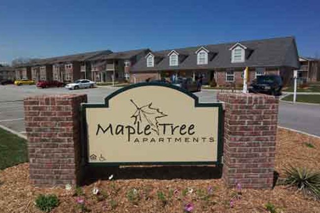 Maple Tree Apartments in La Porte, IN - Foto de edificio - Building Photo