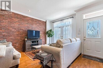 548D Scarlett Rd in Toronto, ON - Building Photo - Building Photo