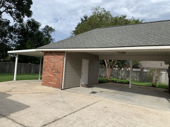 property at 9195 Mason Dr