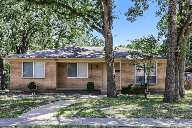 property at 10424 Muskogee Dr
