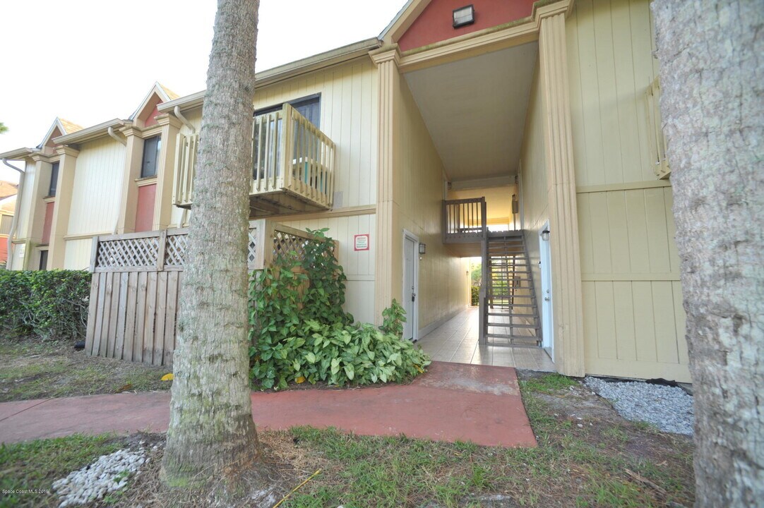 2100 Forest Knoll Dr NE in Palm Bay, FL - Building Photo