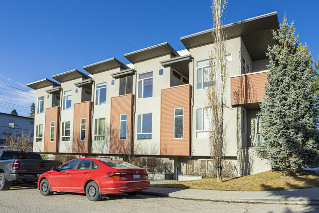 1905 27 Av SW in Calgary, AB - Building Photo - Building Photo