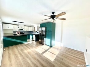 112 Woodbine St in Naugatuck, CT - Building Photo - Building Photo