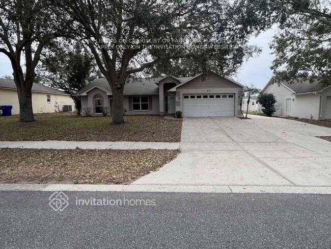 423 Woodview Dr, Unit 210 in Tavares, FL - Foto de edificio - Building Photo