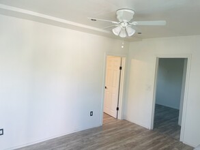 18548 Arminta St in Reseda, CA - Building Photo - Building Photo