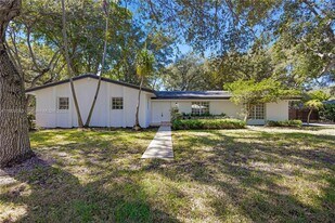 16412 SW 74th Ct in Palmetto Bay, FL - Building Photo