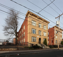 Pavilion Apartments in Hartford, CT - Building Photo - Building Photo