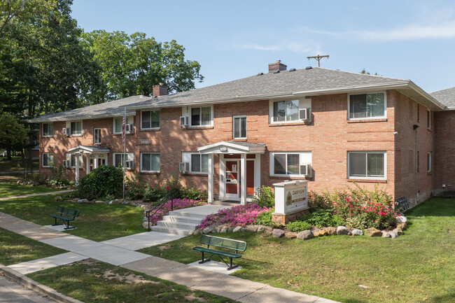 Oakview Apartments in Grand Rapids, MI - Foto de edificio - Building Photo