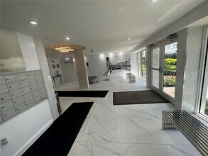 720 Collins Ave in Miami Beach, FL - Building Photo - Building Photo
