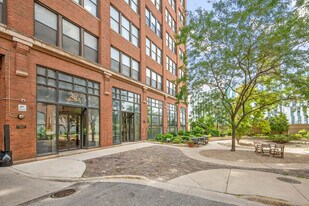 411 S Sangamon St in Chicago, IL - Building Photo