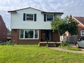 18270 Spring Ct S in Fraser, MI - Building Photo