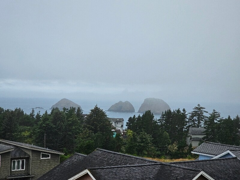 120 Reeder St in Oceanside, OR - Building Photo