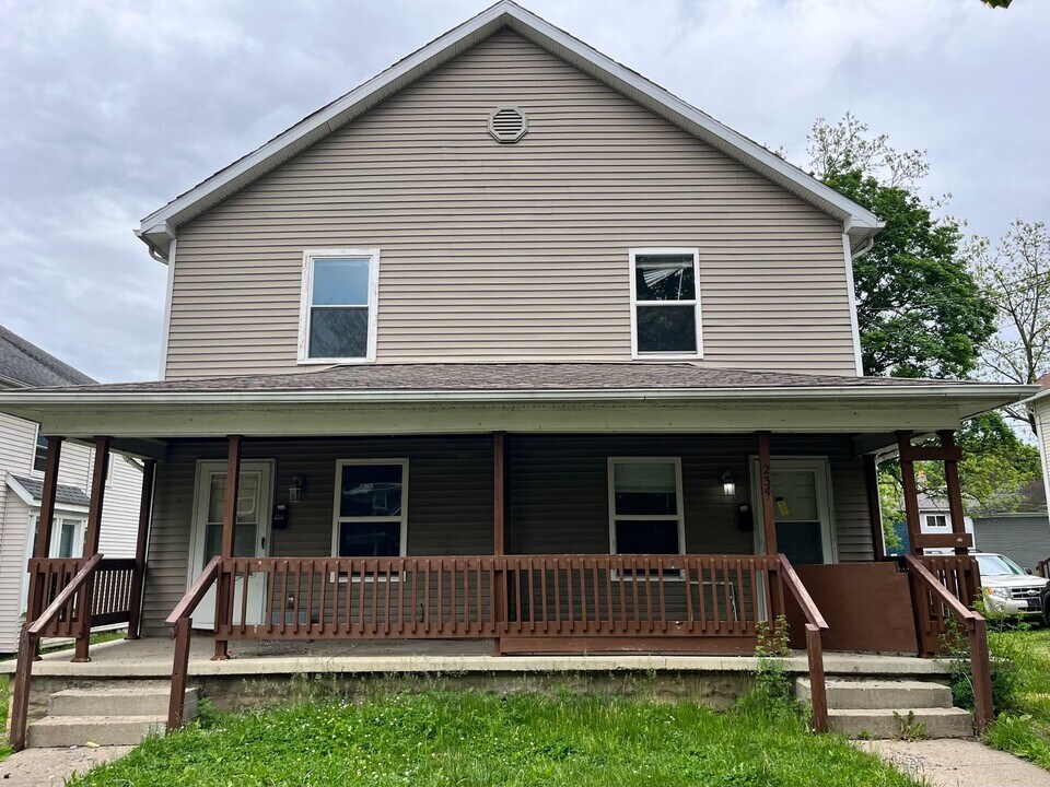 234 W Wilkins St in Jackson, MI - Building Photo