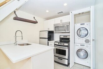 235 E 14th St, Unit B1 in New York, NY - Building Photo - Building Photo