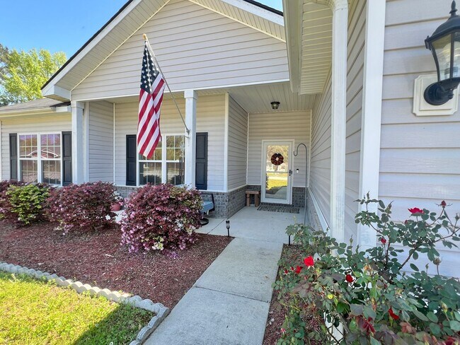 237 Maggie Ln in Allenhurst, GA - Building Photo - Building Photo