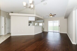1621 Papoose Way in Lutz, FL - Building Photo - Building Photo