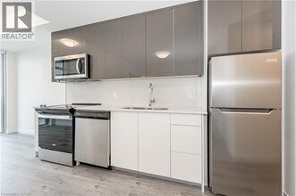 60 Frederick St in Kitchener, ON - Building Photo - Building Photo