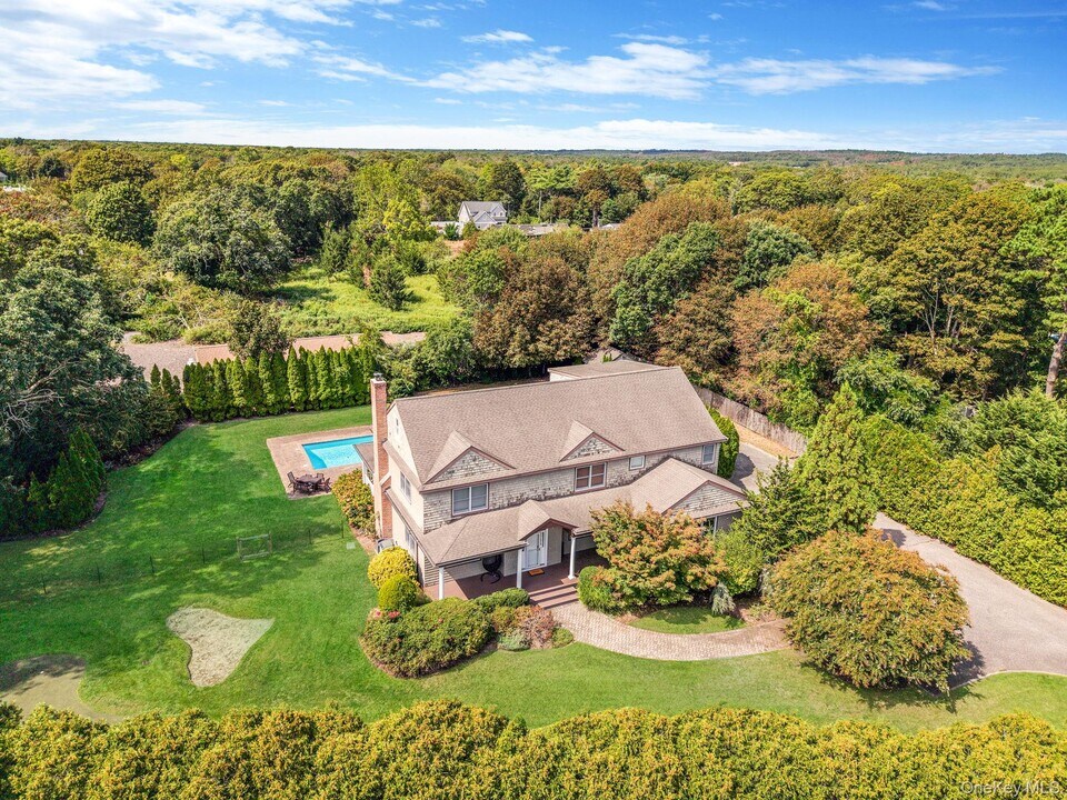 32A Vail Ave in East Quogue, NY - Building Photo
