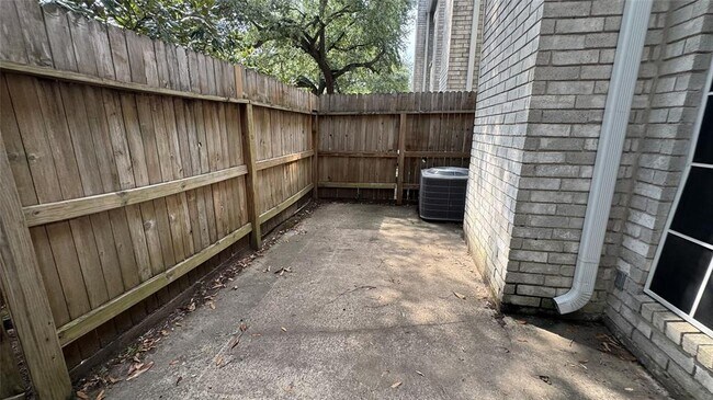 17573 Red Oak Dr in Houston, TX - Building Photo - Building Photo