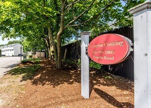 1005 Trapelo Rd in Waltham, MA - Foto de edificio - Building Photo