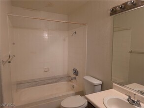 5018 S Rainbow Blvd in Las Vegas, NV - Building Photo - Building Photo