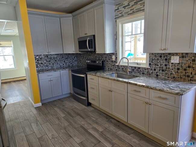 126 Sherman Ave in Waterbury, CT - Building Photo - Building Photo