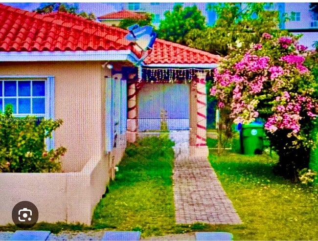 property at 3019 SW 23rd St