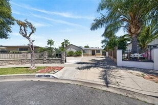 14827 Dearborn St in Los Angeles, CA - Building Photo