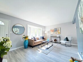 19707 Meadowlark Ln in Warrensville Heights, OH - Building Photo - Building Photo