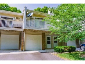17494 Pond Cir in Eden Prairie, MN - Building Photo - Building Photo