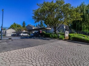 9101 Newhall Dr in Sacramento, CA - Building Photo - Building Photo