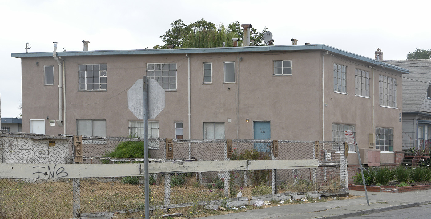 9509-9519 E St in Oakland, CA - Building Photo