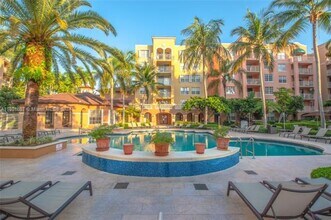 19501 E Country Club Dr, Unit 9208 in Miami, FL - Foto de edificio - Building Photo