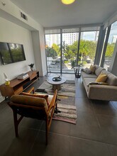 215 NE 27th St, Unit B1 in Miami, FL - Foto de edificio - Building Photo