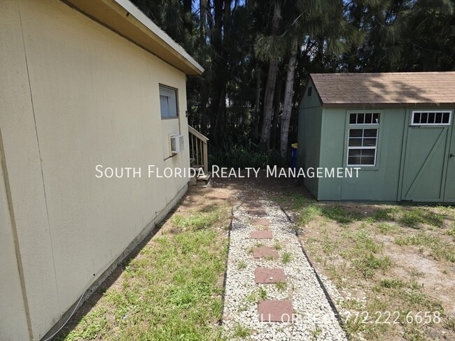 3166 SE Hawthorne St in Stuart, FL - Building Photo - Building Photo