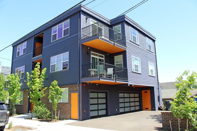 1906 SE Tacoma St in Portland, OR - Building Photo - Building Photo
