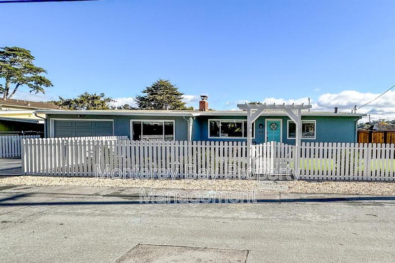 417 Locust St in Pacific Grove, CA - Building Photo
