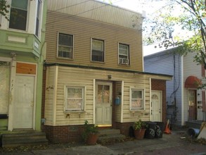 9 Robbins Ave in Troy, NY - Building Photo - Building Photo