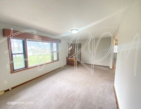 1702 Hammond Ave in Waterloo, IA - Building Photo - Building Photo