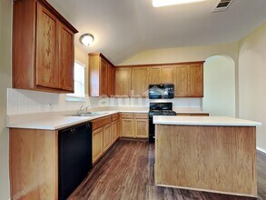 265 Firwood N in Kyle, TX - Foto de edificio - Building Photo