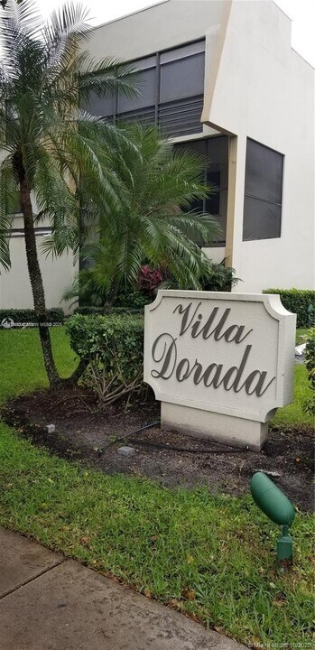 20200 W Country Club Dr in Aventura, FL - Building Photo