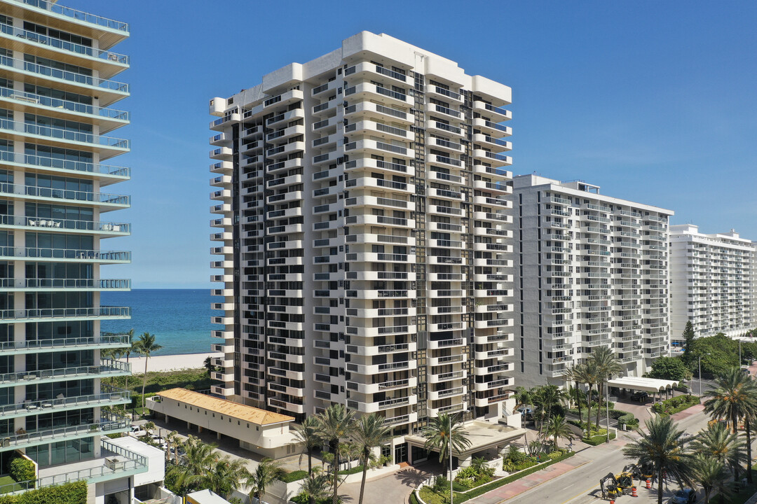 L'Excellence in Miami Beach, FL - Building Photo