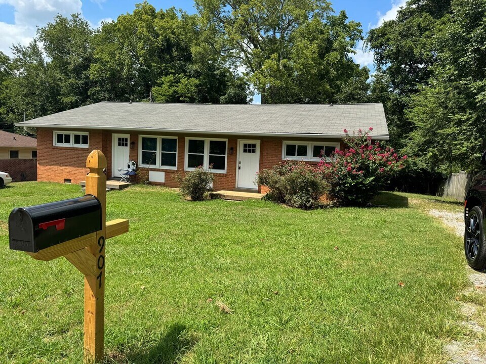 907 Elwood Dr in Clarksville, TN - Building Photo