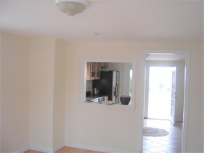 5 Clyde St, Unit 1 in Somerville, MA - Building Photo - Building Photo